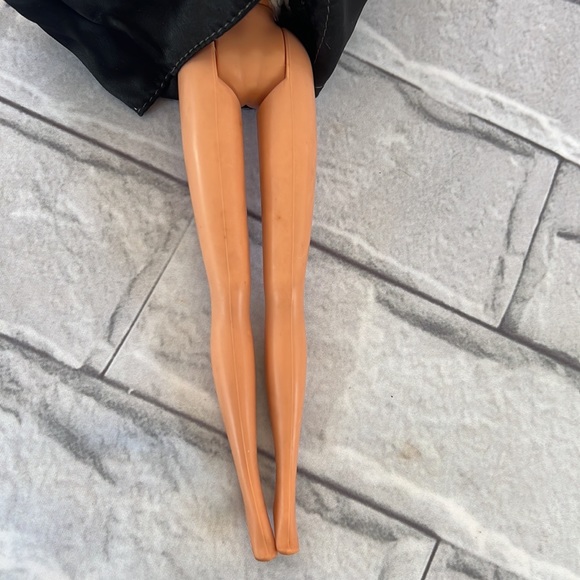 1970’s Barbie long hair and evening dress - Picture 8 of 8